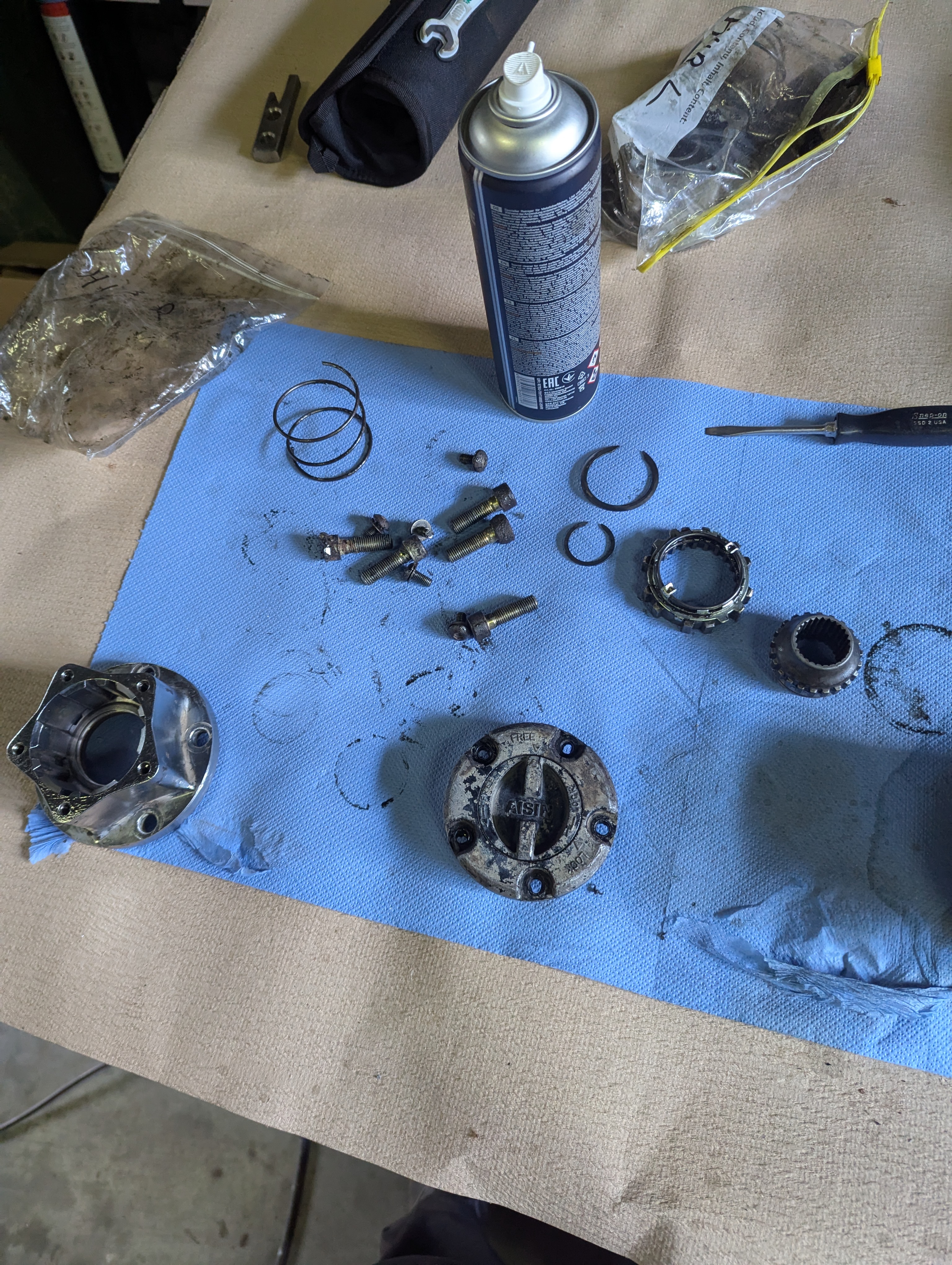 Disassembled manual locking hubs