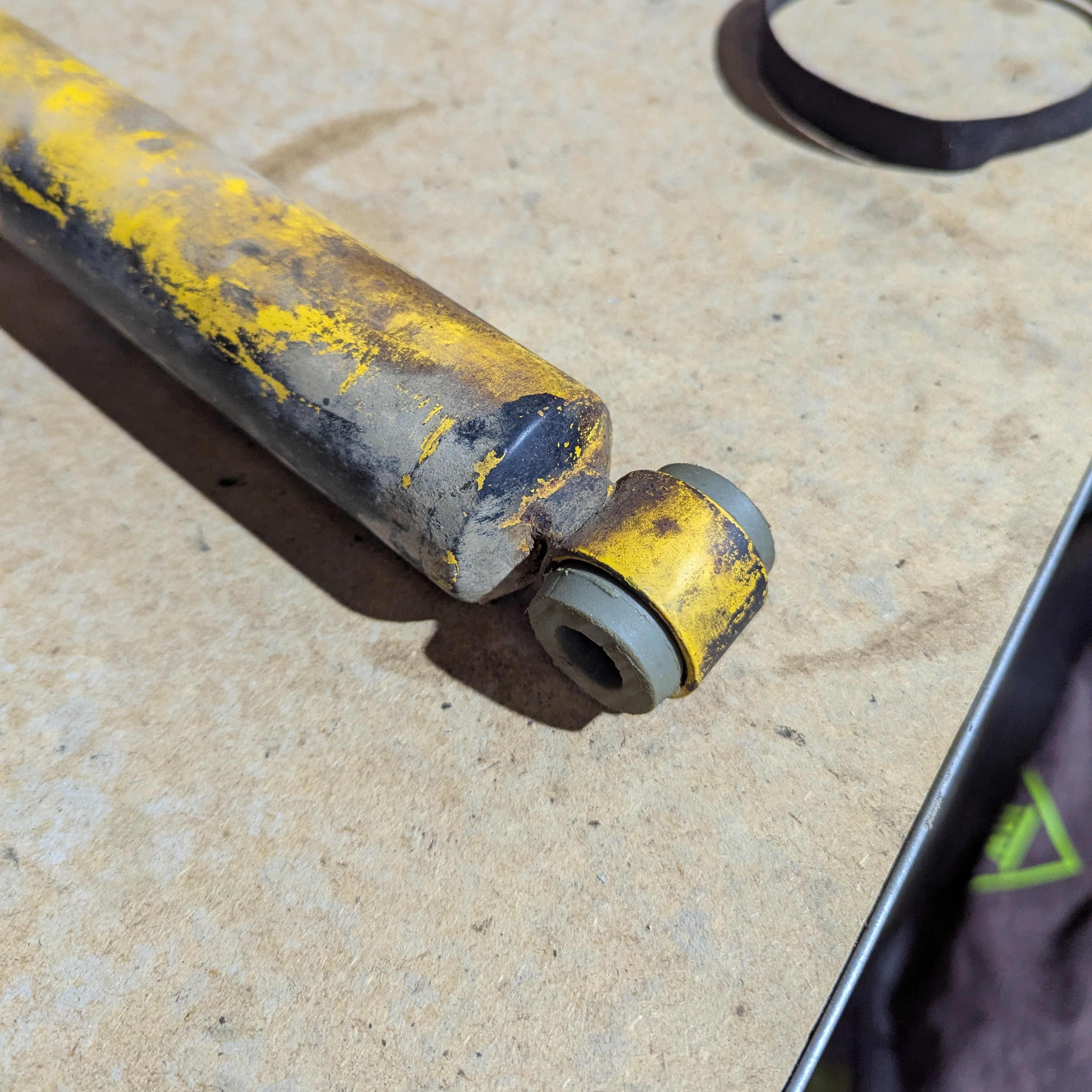 Reproduction top mount bush