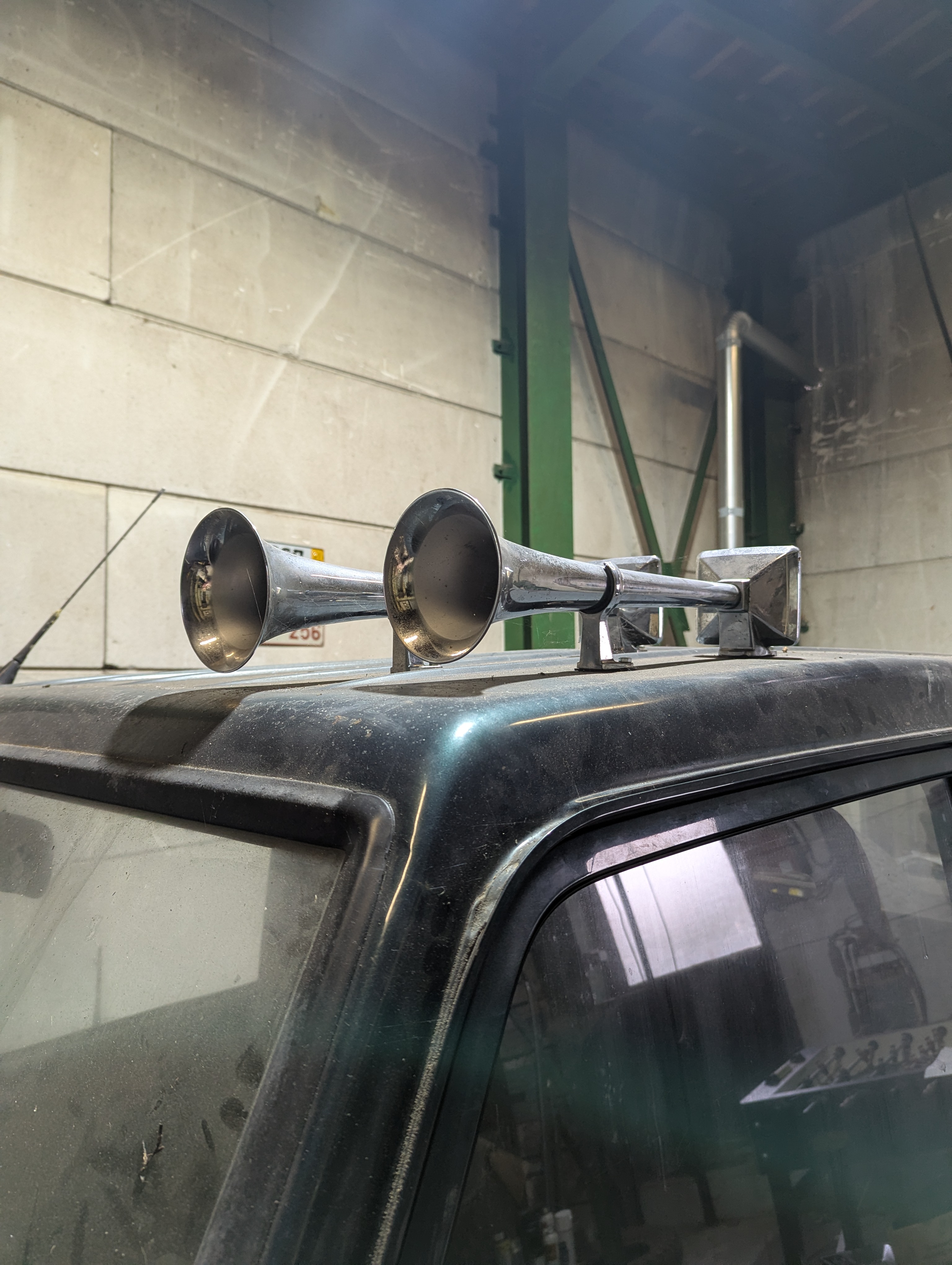 Roof mounted truck horns